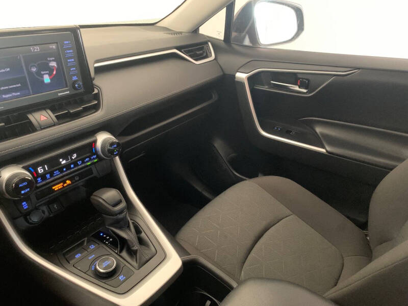 2022 Toyota RAV4 Hybrid XLE