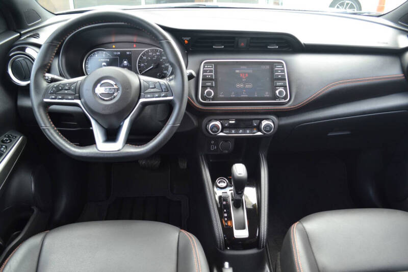 2020 Nissan Kicks SR