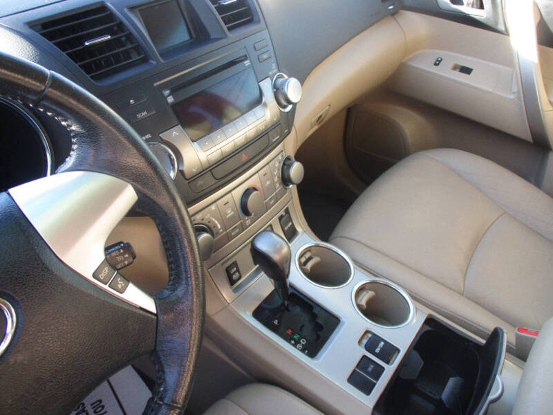 2012 Toyota Highlander SE