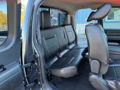 2012 Nissan Titan SV