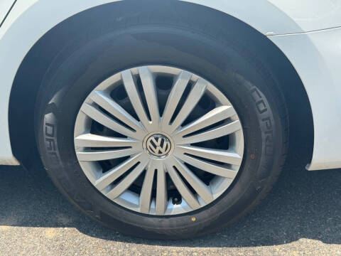 2014 Volkswagen Passat 1.8T S PZEV