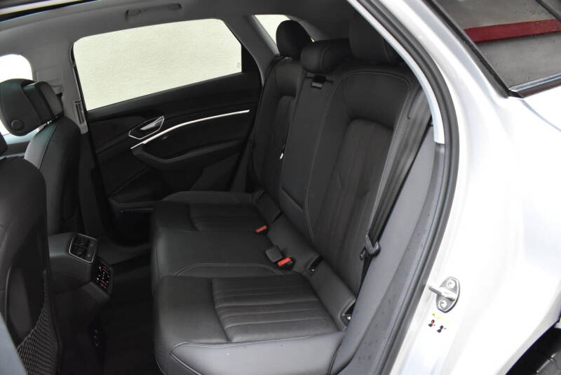 2021 Audi e-tron quattro Premium Plus