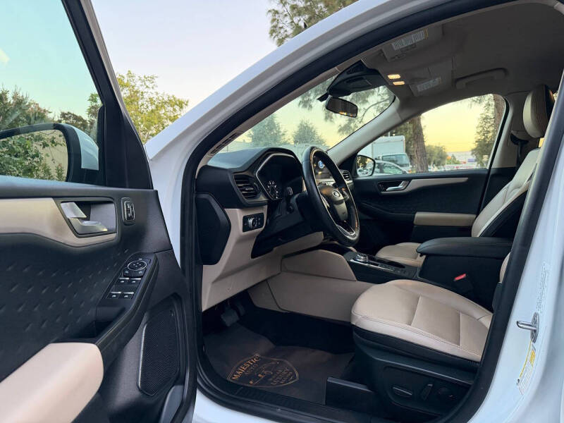 2020 Ford Escape SEL