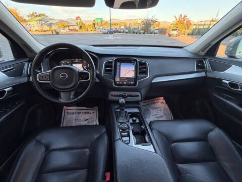 2016 Volvo XC90 T6 Momentum