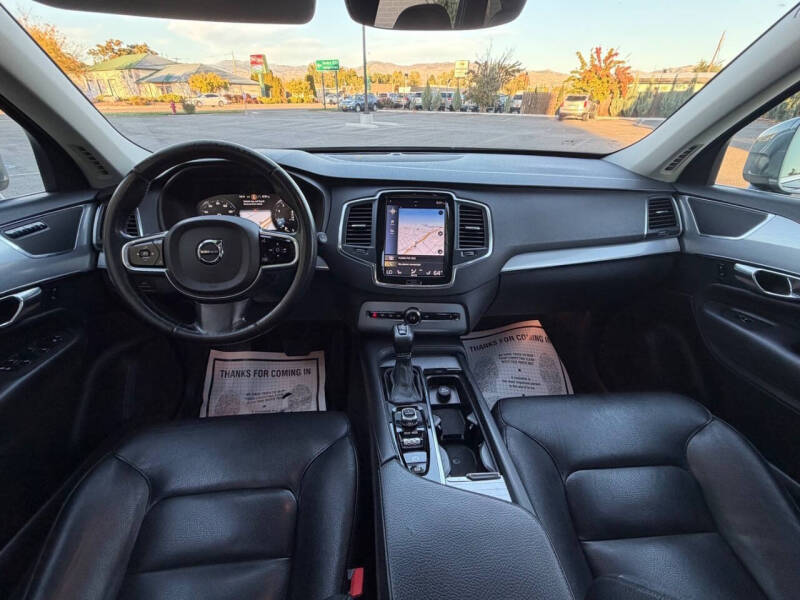 2016 Volvo XC90 T6 Momentum