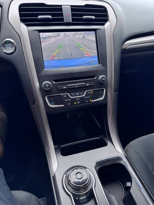 2017 Ford Fusion SE