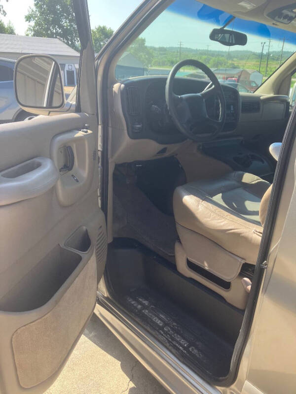2001 Chevrolet Express G1500 LT