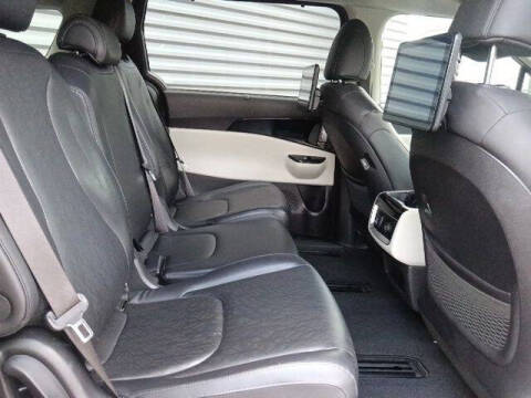 2022 Kia Carnival SX