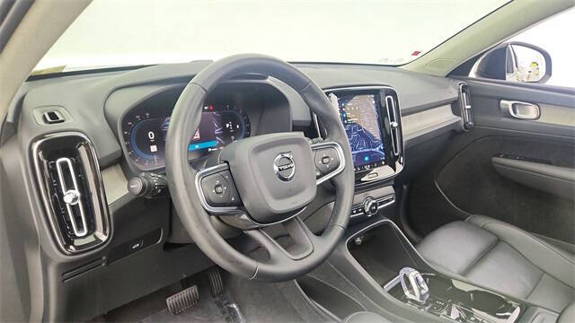 2024 Volvo XC40 B5 Plus Dark Theme