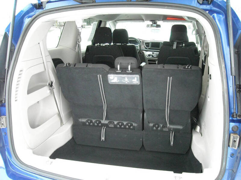 2021 Chrysler Voyager LX