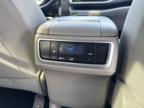 2015 Toyota Highlander LE