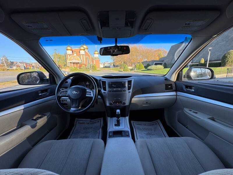 2013 Subaru Outback Premium photo 24