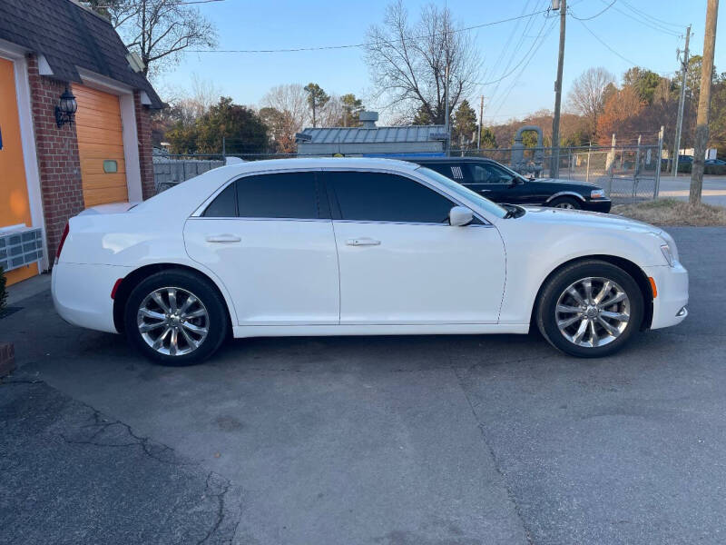 2015 Chrysler 300 Limited photo 12