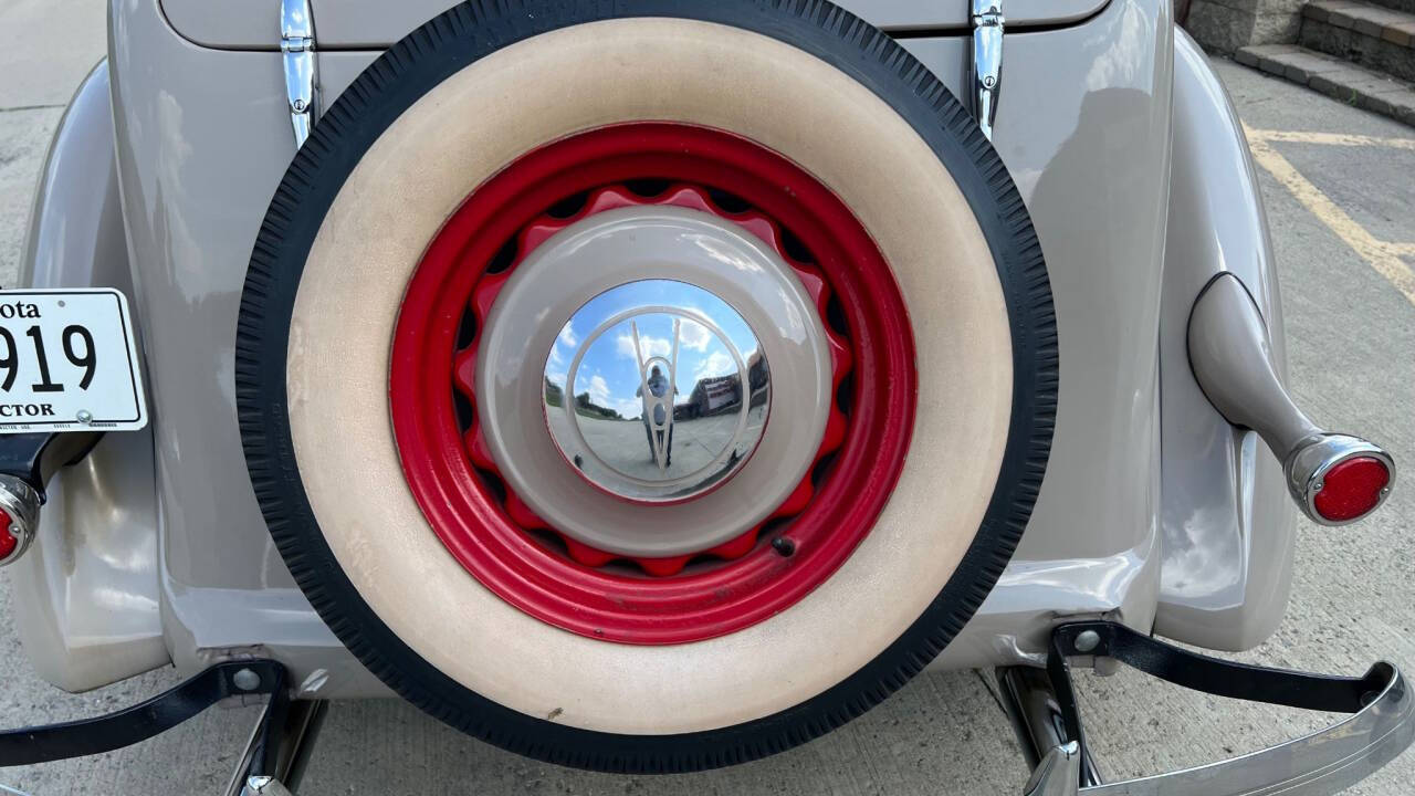 1936 Ford Custom 23