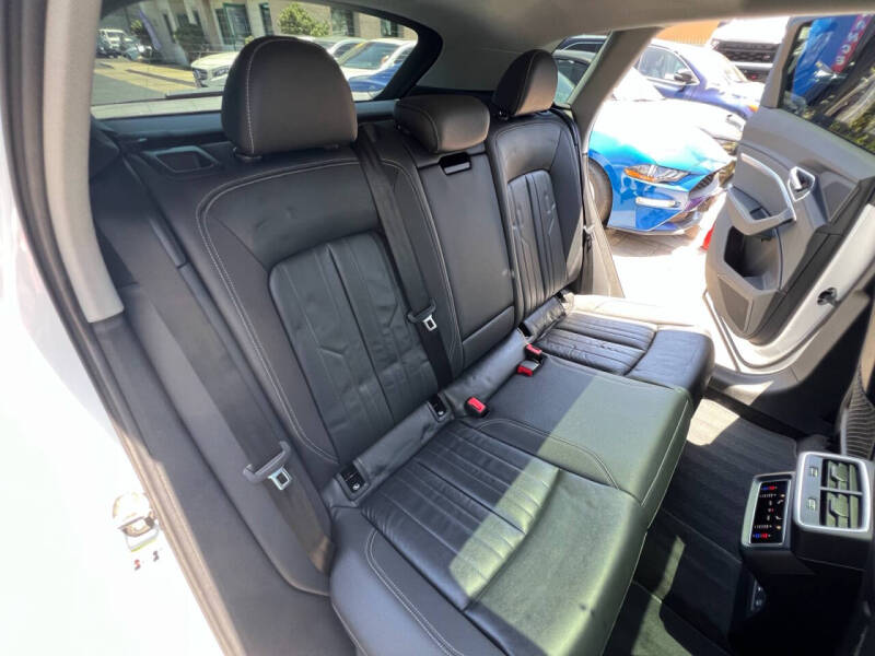 2021 Audi e-tron quattro Premium