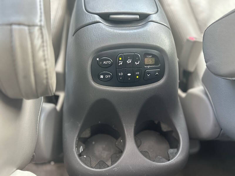 2005 Toyota Sequoia SR5