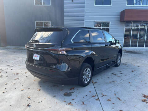 2024 Toyota Sienna LE 8-Passenger