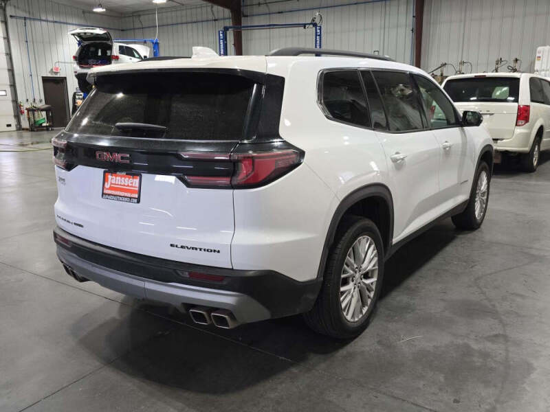 2024 GMC Acadia Elevation