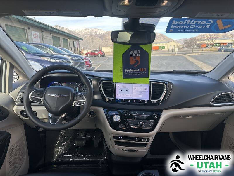 2024 Chrysler Pacifica Touring L