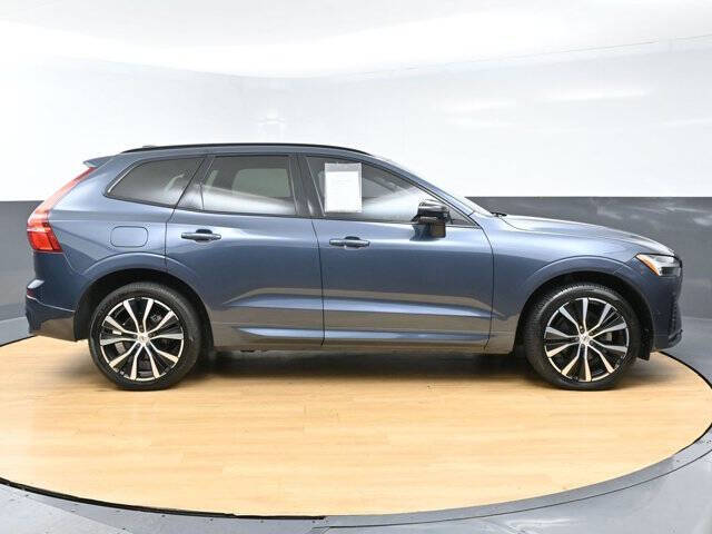 2024 Volvo XC60 B5 Plus Dark Theme