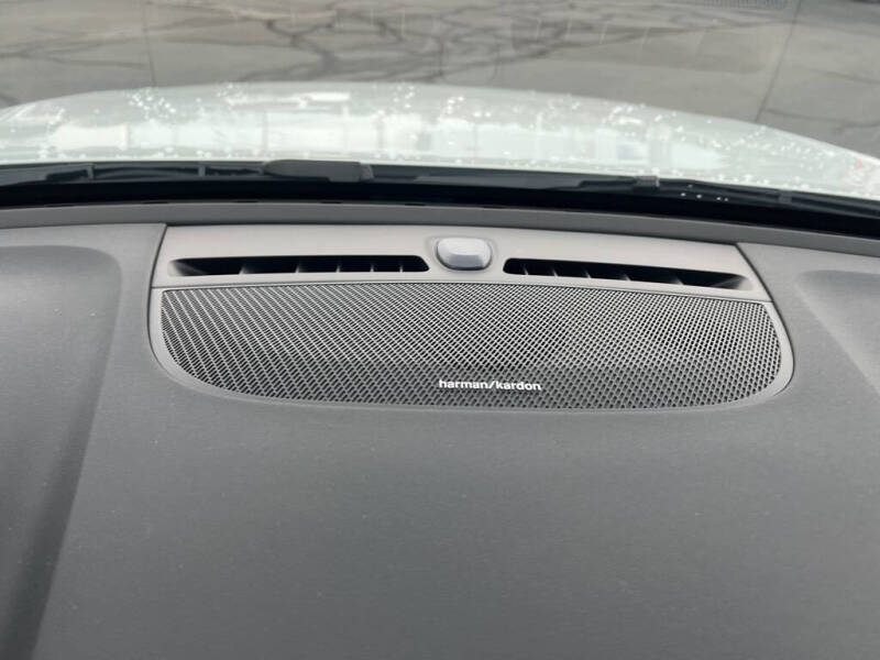 2026 Volvo XC40 B5 Ultra Black Edition