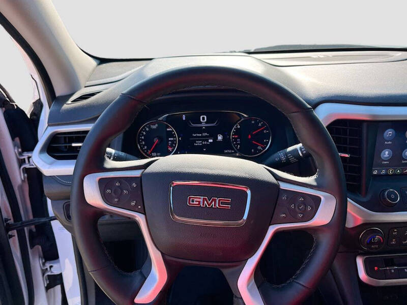 2023 GMC Acadia SLT