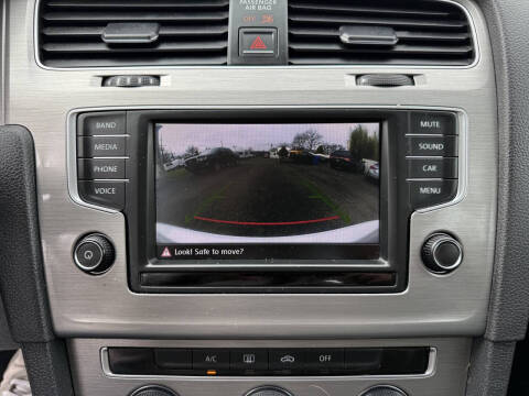 2016 Volkswagen Golf TSI S