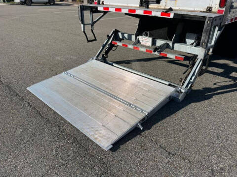 2018 Freightliner M2 106