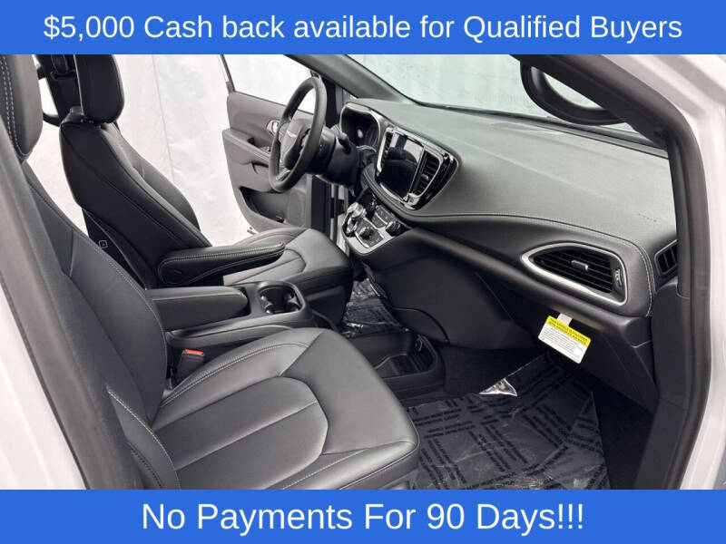 2026 Chrysler Pacifica Select