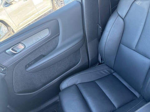 2025 Volvo XC40 B5 Plus Bright Theme