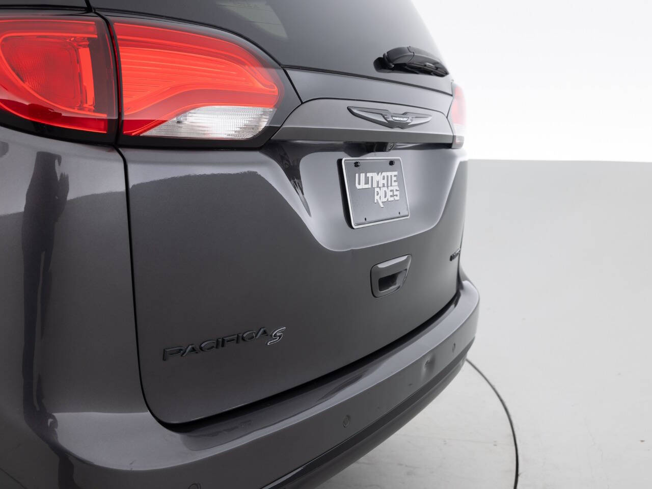 Used Car 2020 Chrysler Pacifica  Limited 4dr Mini Van For Sale Under $20,000 In Coal City, Illinois