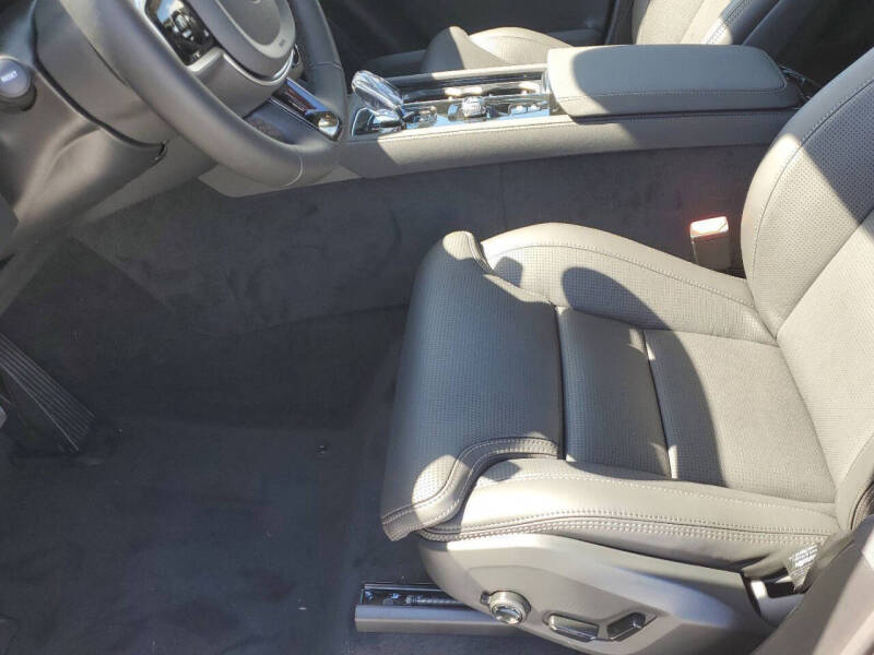 2025 Volvo XC90 B6 Ultra Bright Theme 7P