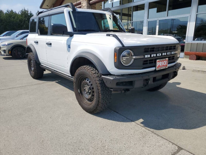 2023 Ford Bronco 4-Door Black Diamond's photo