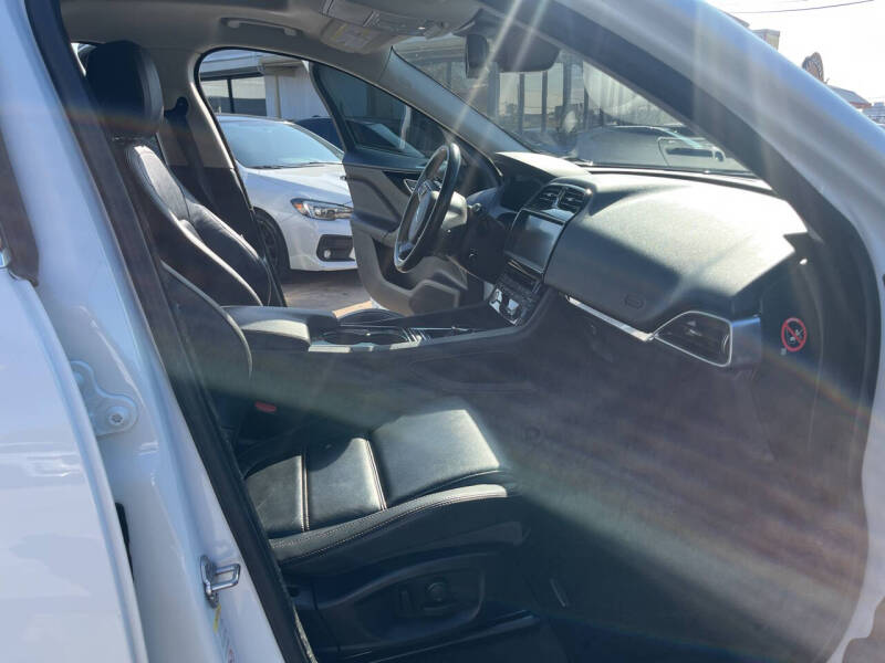 2017 Jaguar F-PACE 35t Prestige