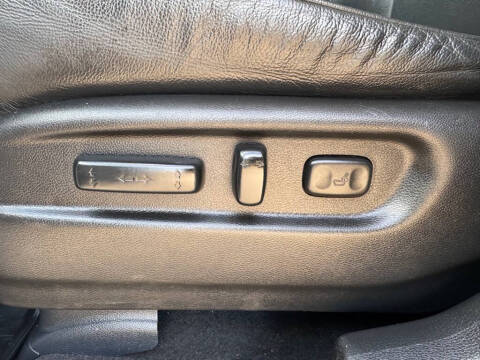 2019 Honda Pilot Touring w/Rear Captain's Chairs