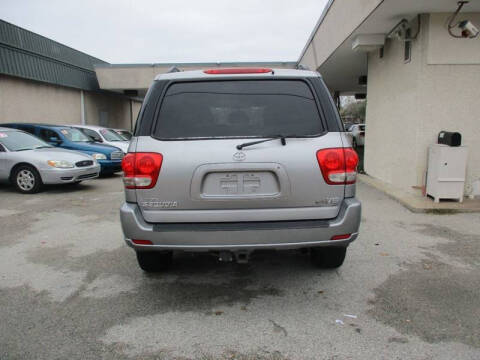2005 Toyota Sequoia SR5