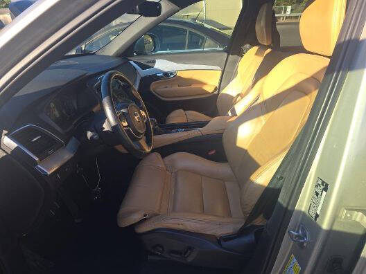 2017 Volvo XC90 T6 Momentum