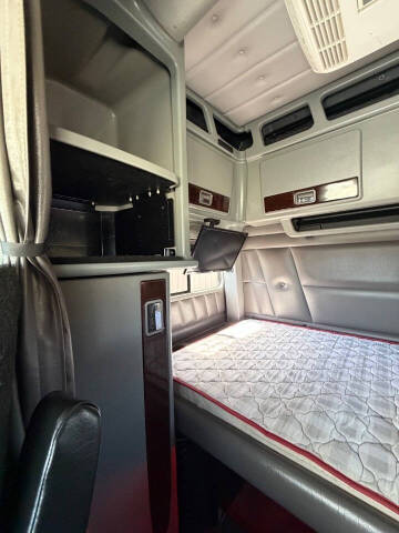 2018 Peterbilt 389