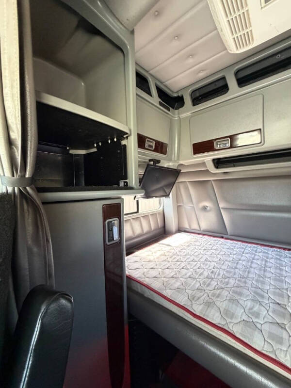 2018 Peterbilt 389