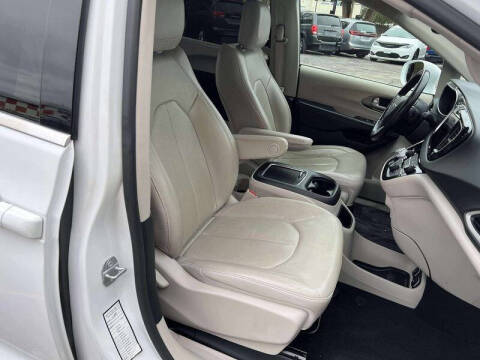 2021 Chrysler Pacifica Touring L