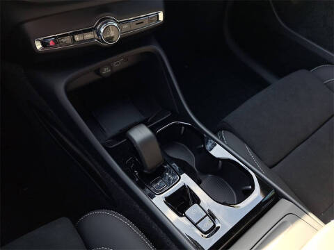 2026 Volvo XC40 B5 Ultra Black Edition