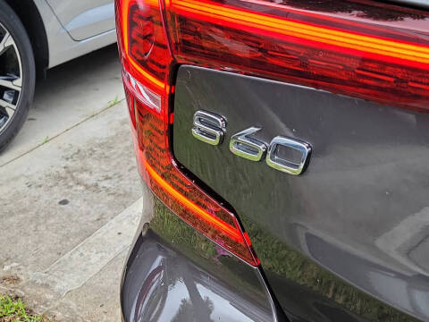 2024 Volvo S60 Recharge T8 Plus Dark Theme