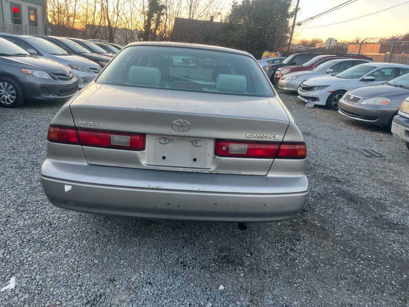 1998 Toyota Camry LE photo 6