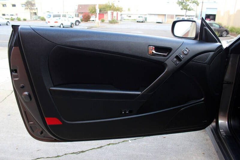 2012 Hyundai Genesis Coupe 2.0T Premium