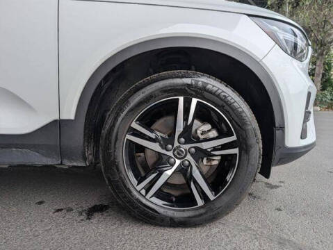 2025 Volvo XC40 B5 Core Bright Theme