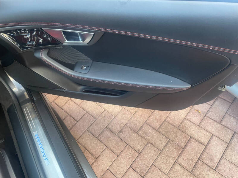 2016 Jaguar F-TYPE R