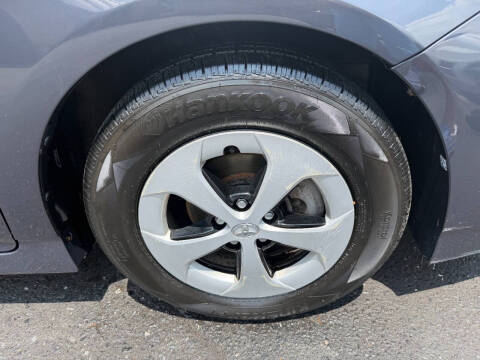2010 Toyota Prius III