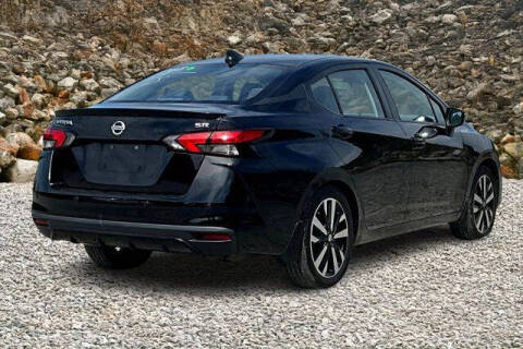 2021 Nissan Versa SR