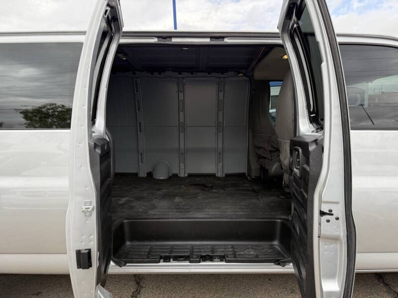 2023 Chevrolet Express 3500