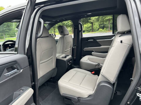 2025 GMC Acadia Elevation